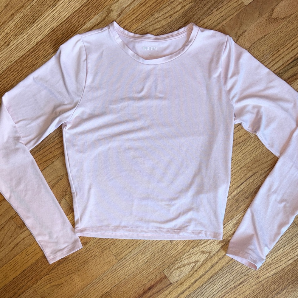 Hollister medium Light Pink Long Sleeve cropped Tee
